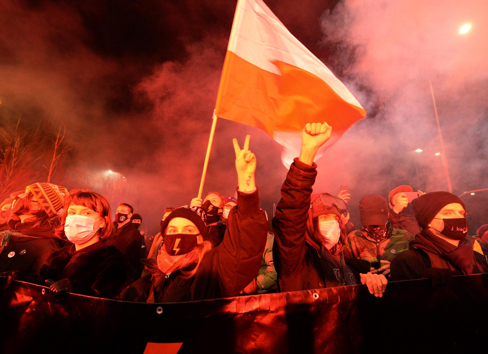 Demonstranter i Warszawa.