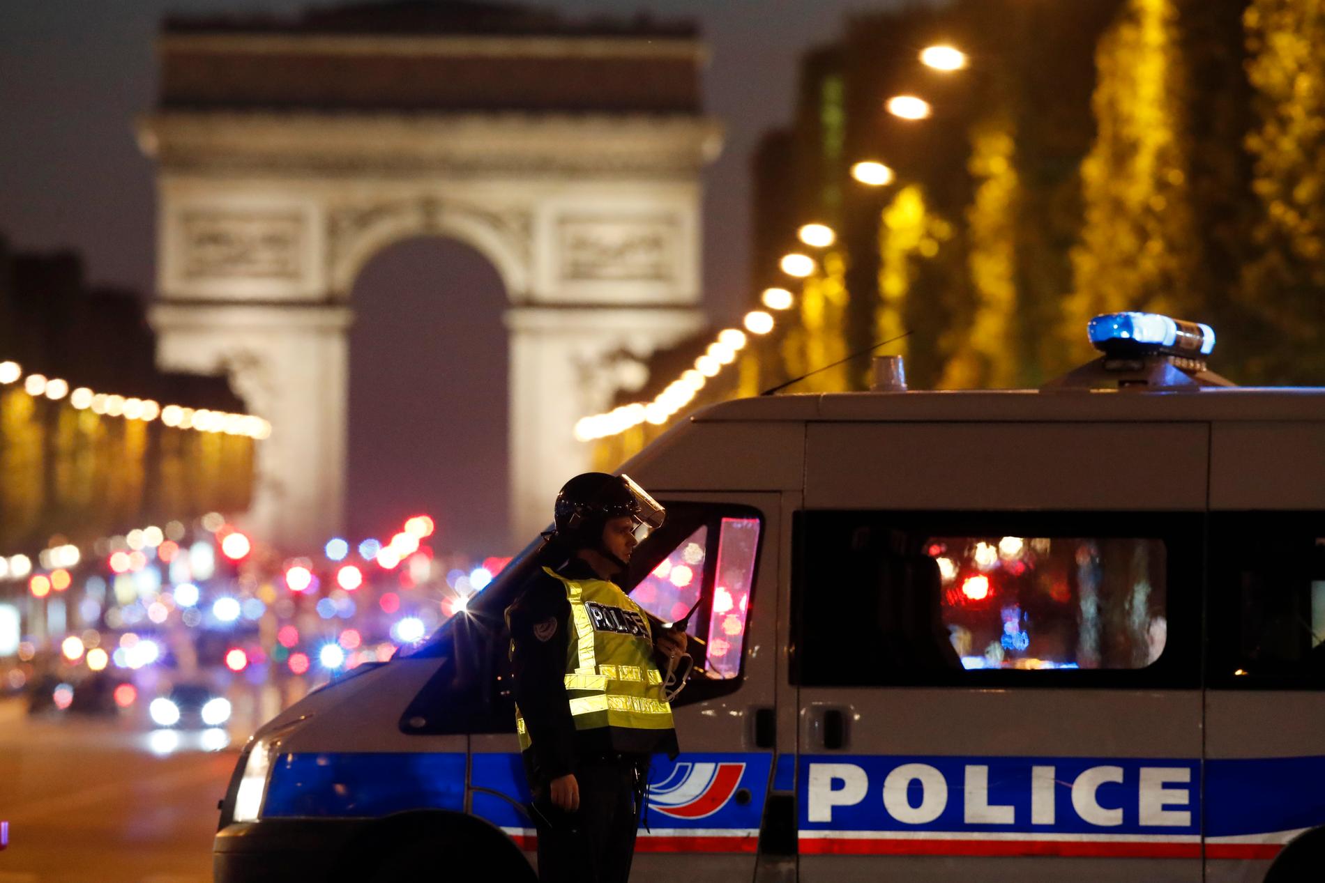 37-årig polis dödades i attacken i Paris. 