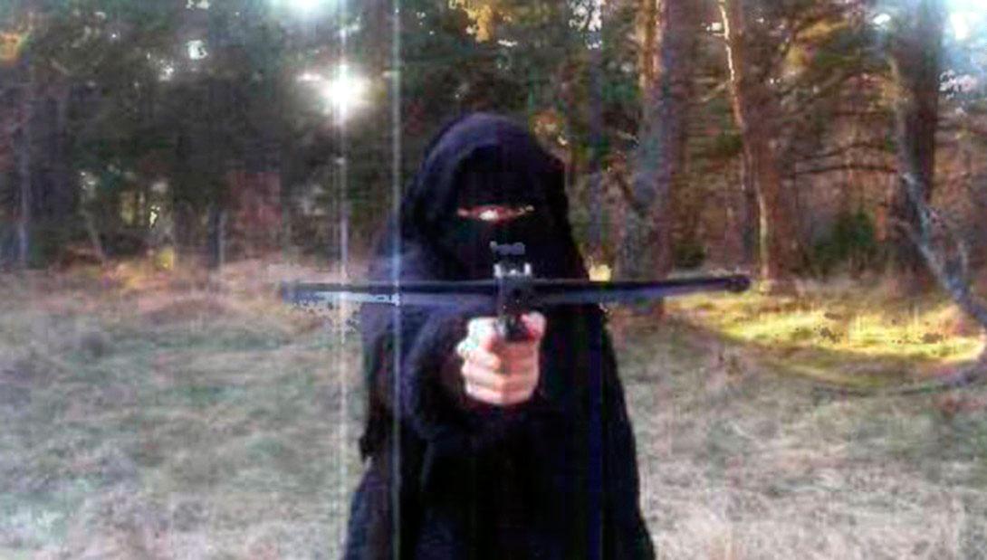 Hayat Boumeddiene, som misstänks vara kvinnan på bilden, kan ha flytt till Syrien.