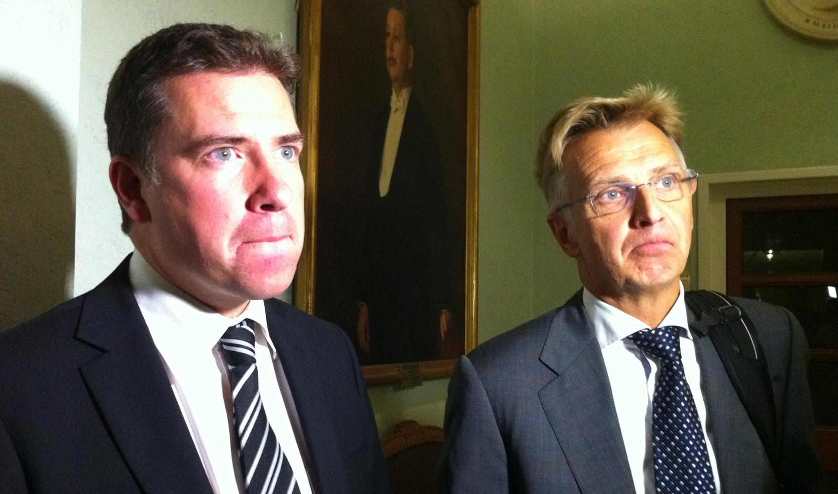 Migrationverkets rättschef Mikael Ribbenvik och generaldirektören Anders Danielsson.