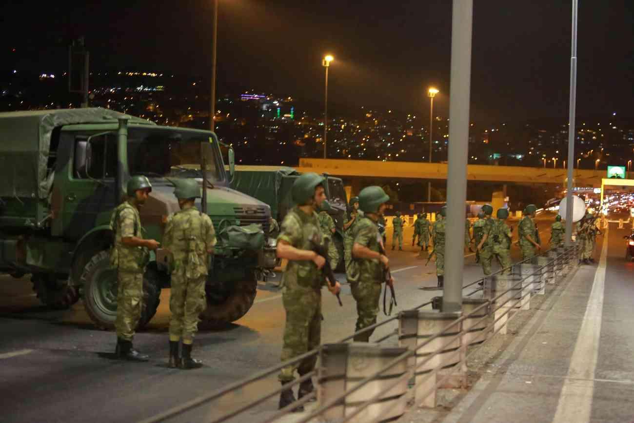 Delar av militären tog kontroll över platser i Istanbul och Ankara under kuppförsöket 2016.