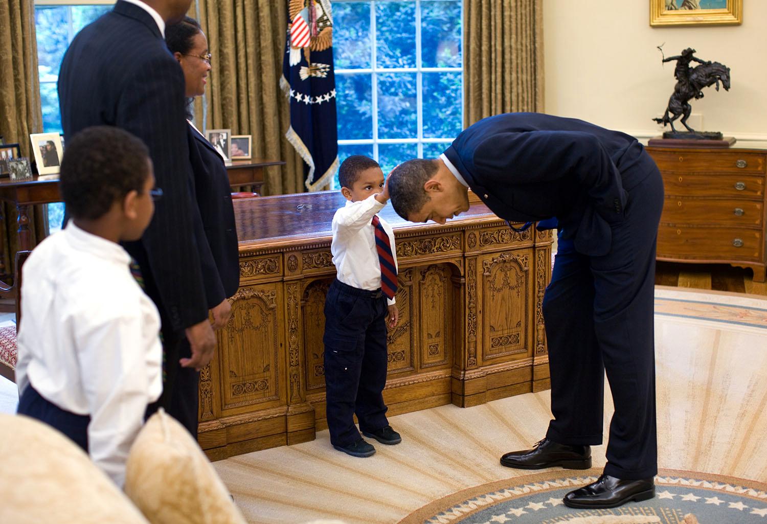 Lille Carlton Philadelphia fick känna på presidentens frisyr vid ett besök 2009.