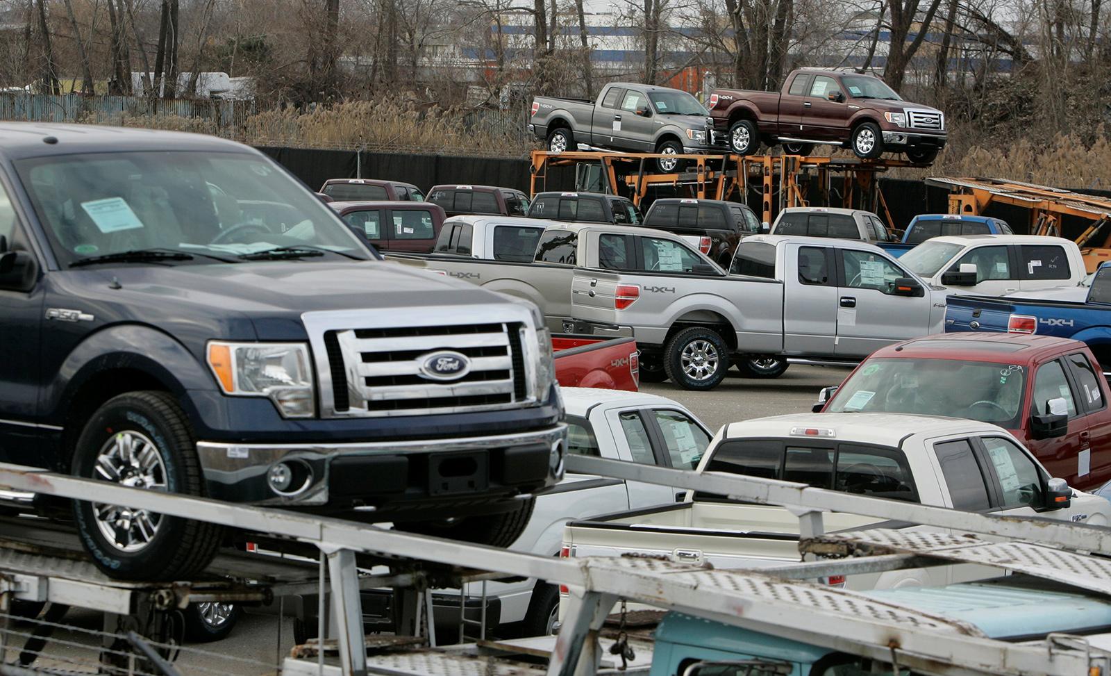 Många F150 som skeppas iväg från Ford-fabriken i Michigan.