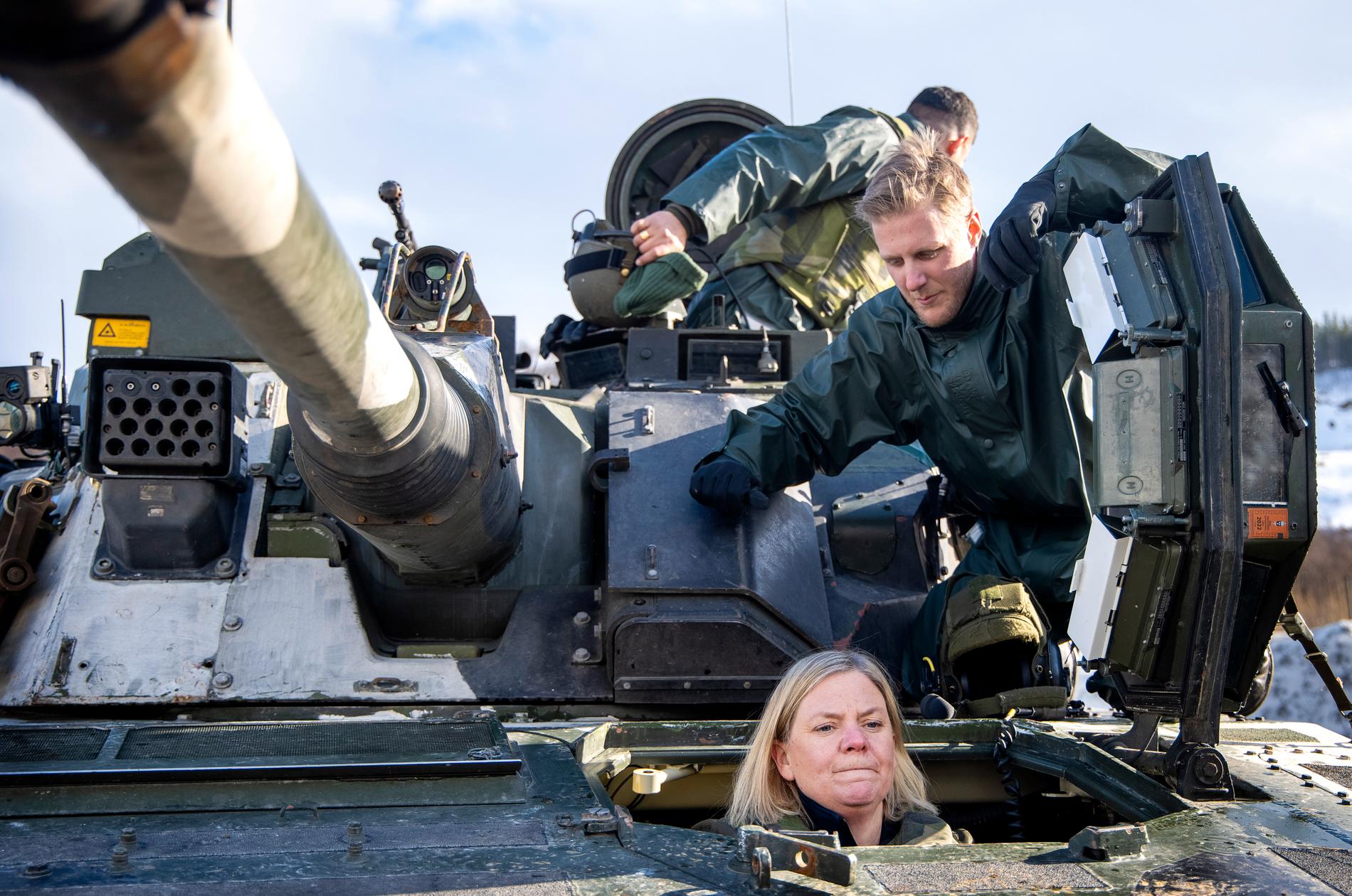 Statsminister Magdalena Andersson (S) besöker de svenska trupperna i den internationella militärövningen Cold Response 2022 utanför Narvik i Norge.