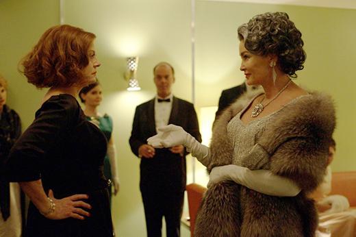 Susan Sarandon och Jessica Lange synar varandra som rivaliserande filmstjärnor i ”Feud”.