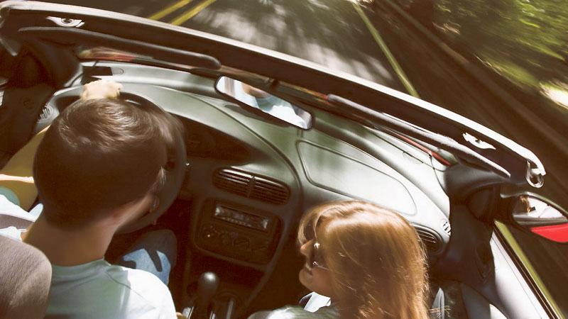 Att hyra bil inför sommaren är populärt bland många svenskar.
