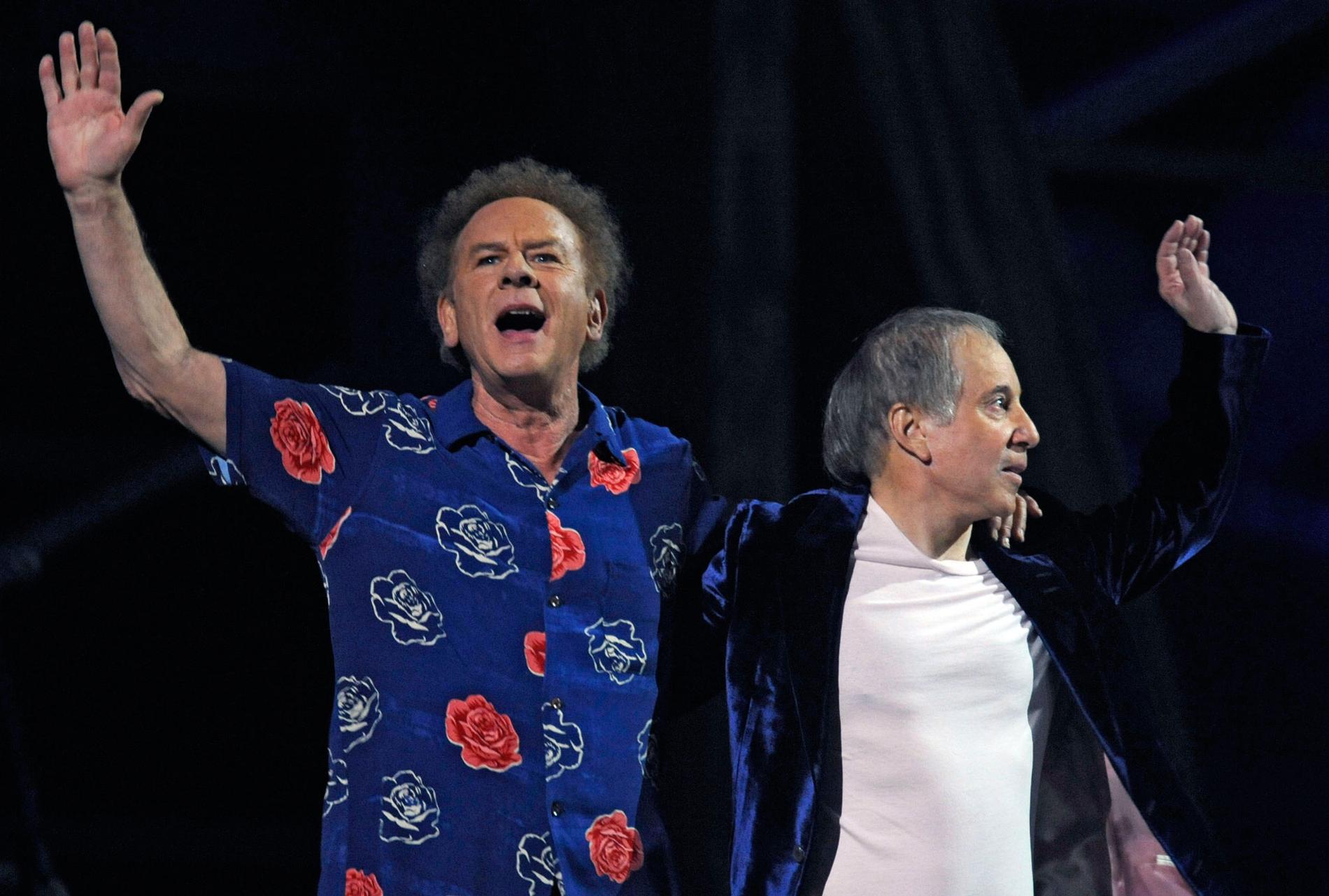 Art Garfunkel och Paul Simon under ett framträdande 2009 på en jubilumskonsert för Rock & Roll Hall of Fame på Madison Square Garden i New York,.