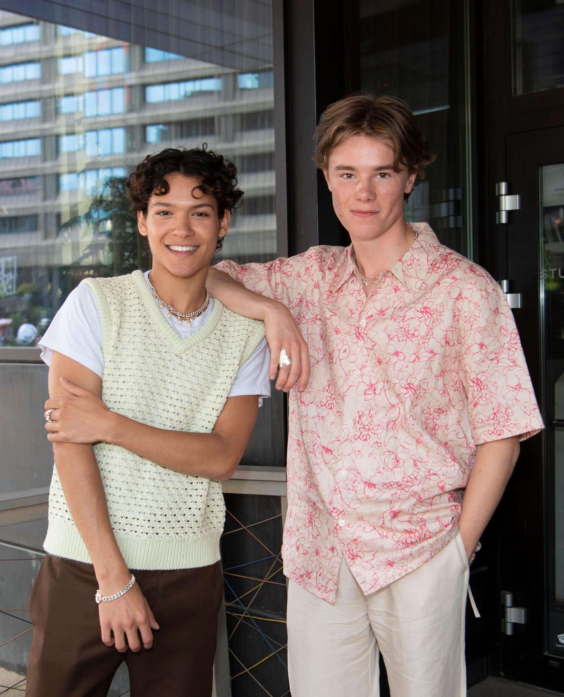 Omar Rudberg och Edvin Ryding spelar Simon och prins Wilhelm i Netflix-serien "Young royals".