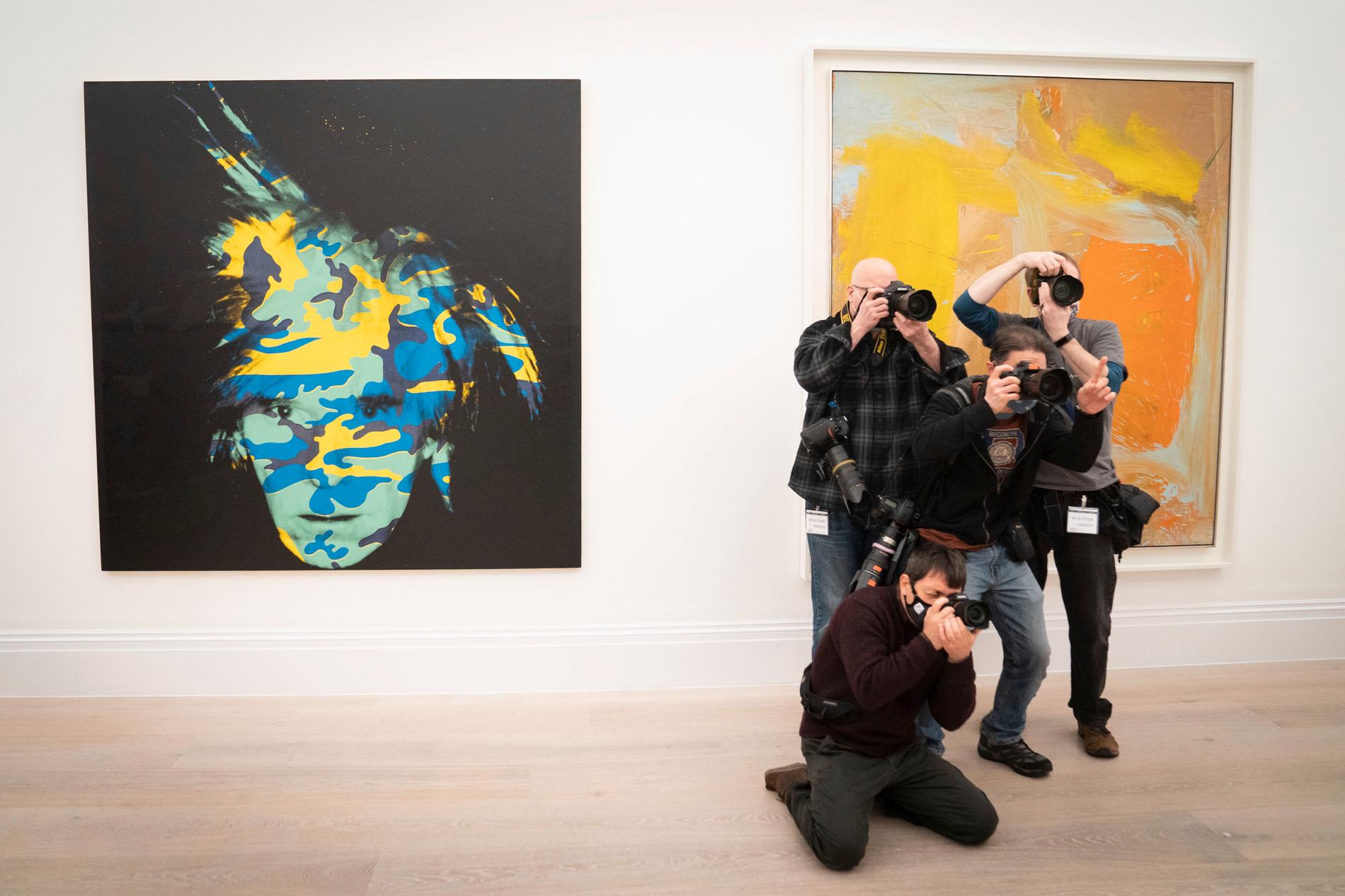 Andy Warhol,s självporträtt från 1986 ska auktioneras ut på Sotheby's. Även konstverk av Pablo Picasso, Mark Rothko och andra moderna mästare ska säljas på auktion. Försäljningen har beordrats av en amerikansk domstol som en del av miljardärsparets bittra skilsmässa. Verken tillhörde fastighetsutvecklaren Harry Macklowe och hans fru Linda, som