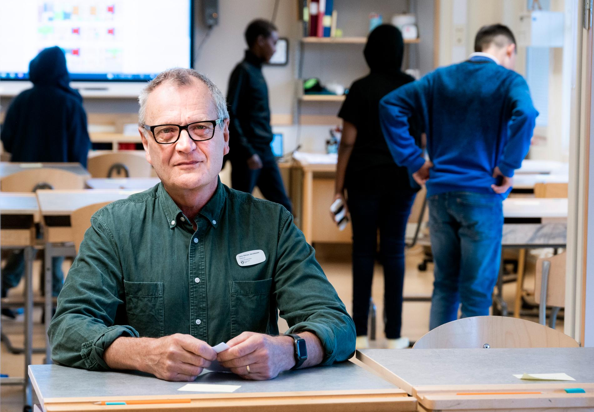 Lars-Göran Jacobsson är rektor på Askebyskolan i Rinkeby och har gjort en stor planering för hur man ska kunna ha en smittsäker skolgång.