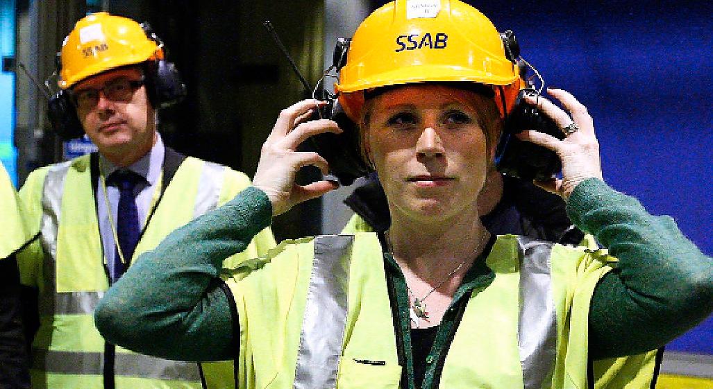 Avskärmad Krisen i Centerpartiet gör att näringsminister Annie Lööf får svårt att sköta sina viktiga uppgifter – exempelvis att skapa håll­bara villkor för den svenska gruvboomen. Våra gruvkommuner behöver stöd för att klara expansionen.