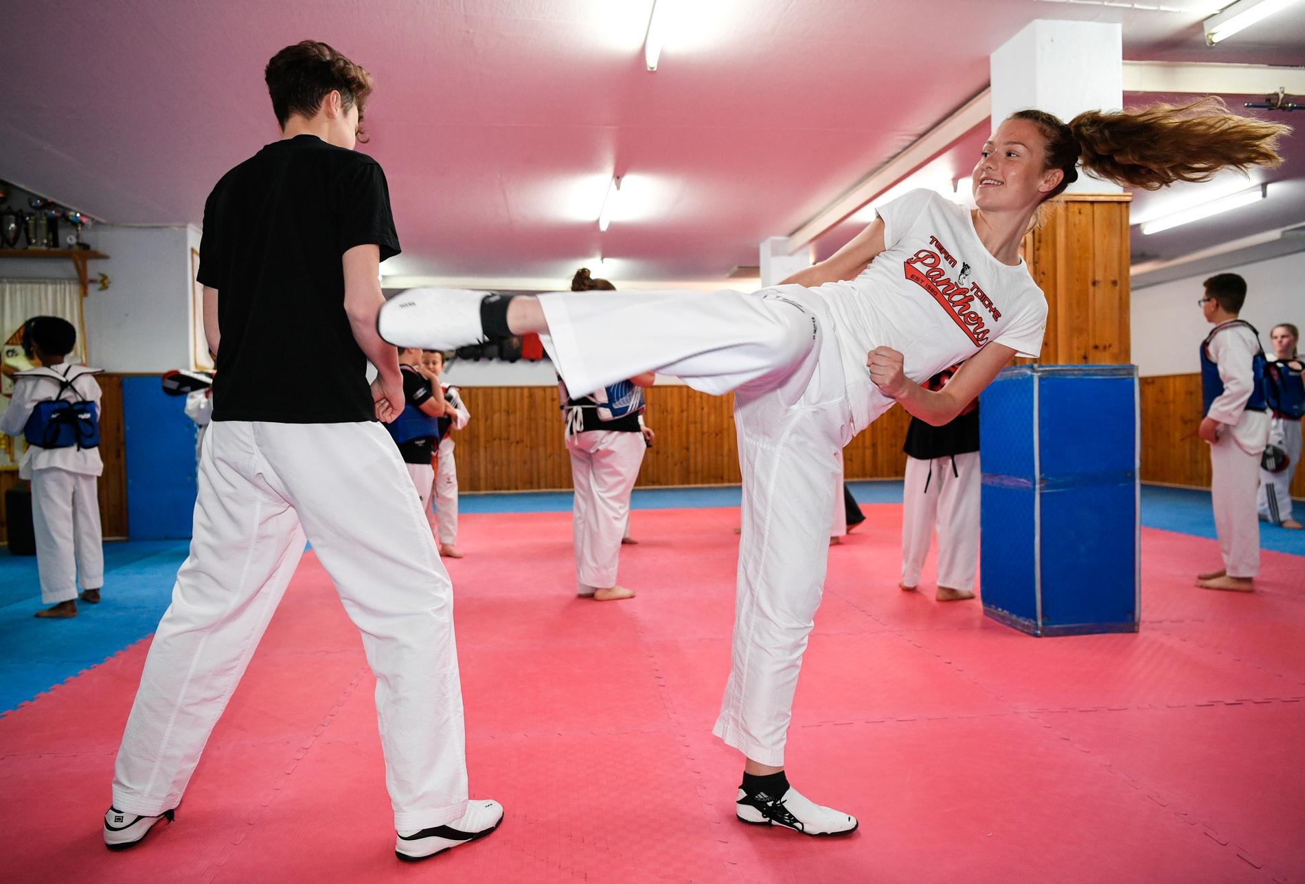 Nikita Glasnovic tränar med lillebro Leon, 17, i kampsportklubben Toigye i Malmö. Även Leon satsar stort på taekwondo.