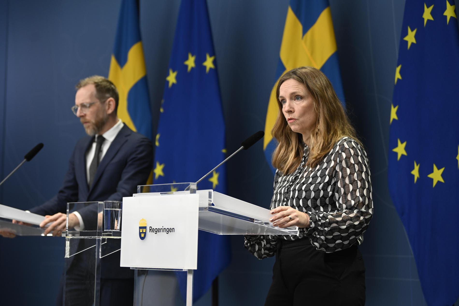 Socialminister Jakob Forssmed (KD) och Sara Byfors på Folkhälsomyndigheten om de nya testkraven.