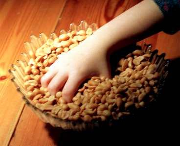 Det är möjligt att allergiska barn kan börja äta jordnötter igen, enligt studien.