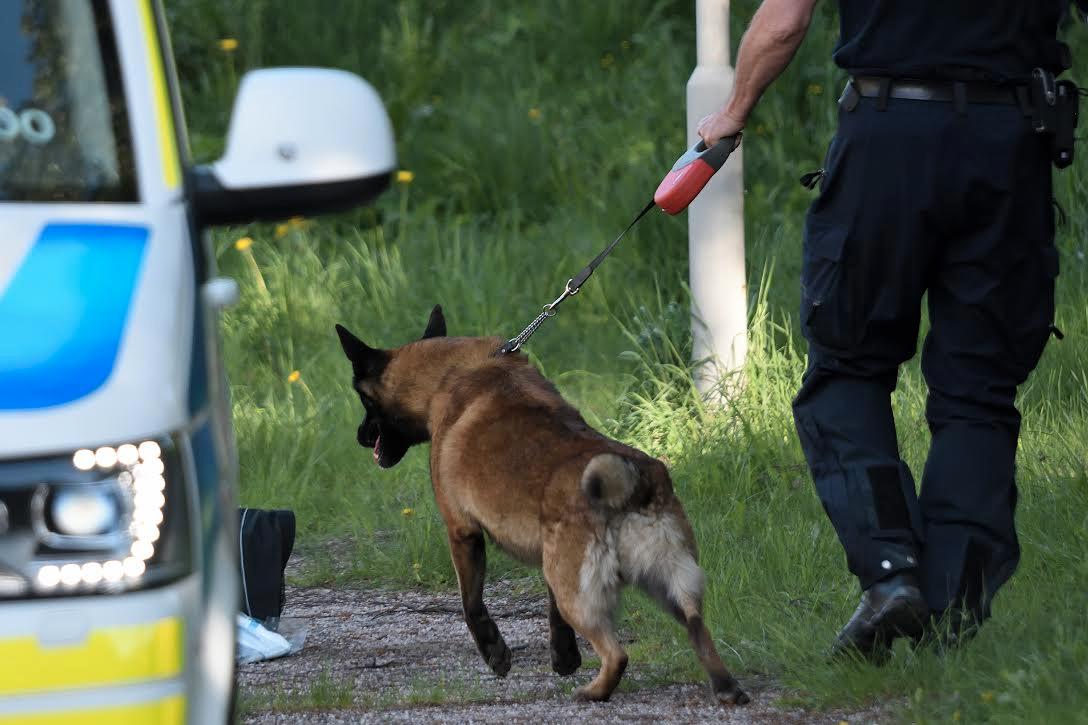 Polisens tekniker på platsen där en död kvinna hittades i stadsdelen Hjärsta i Örebro på lördagen. Arkivbild.