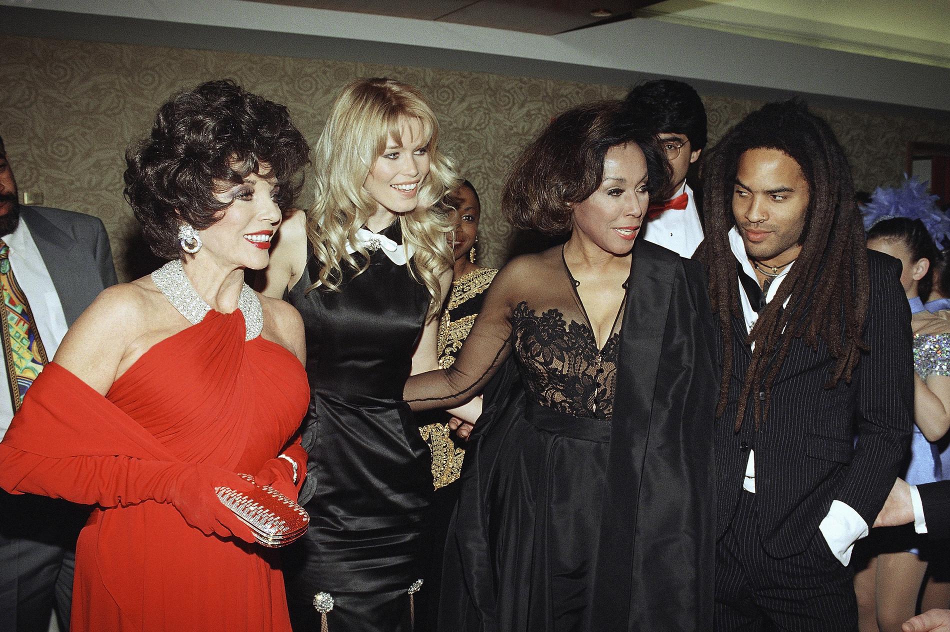 Joan Collins, Claudia Schiffer, Diahann Carroll och Lenny Kravitz år 1995.