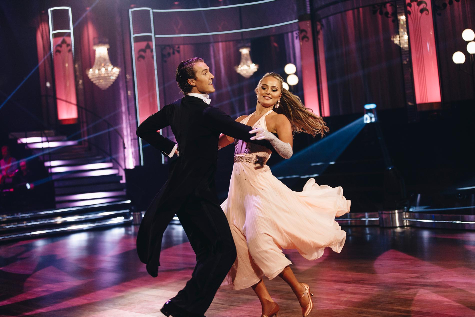 Alice Stenlöf och Hugo Gustafsson i premiärprogrammet av årets ”Let’s dance”.