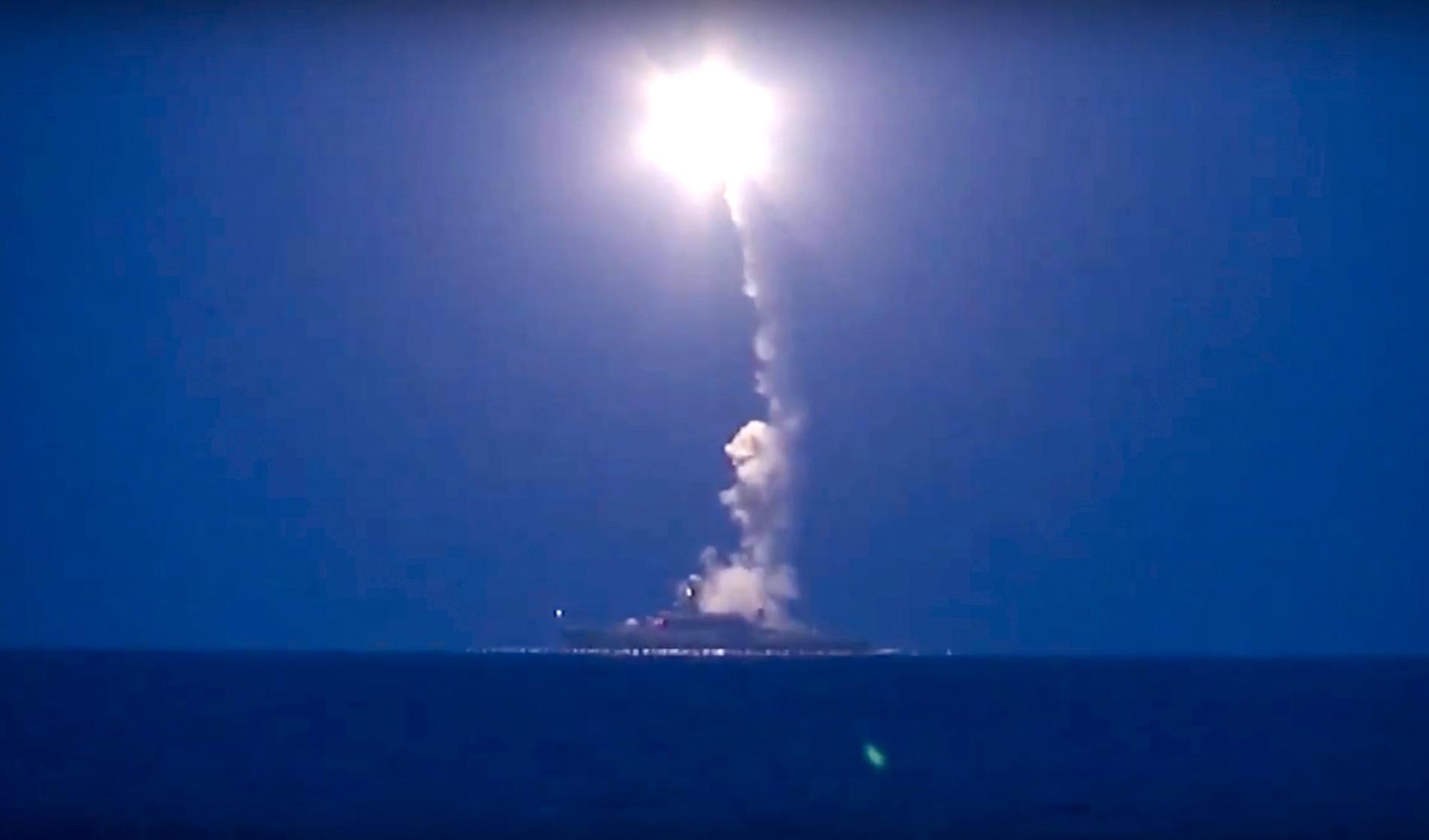 Från Medelhavet har ryska kryssningsrobotar avfyrats mot syriska mål.