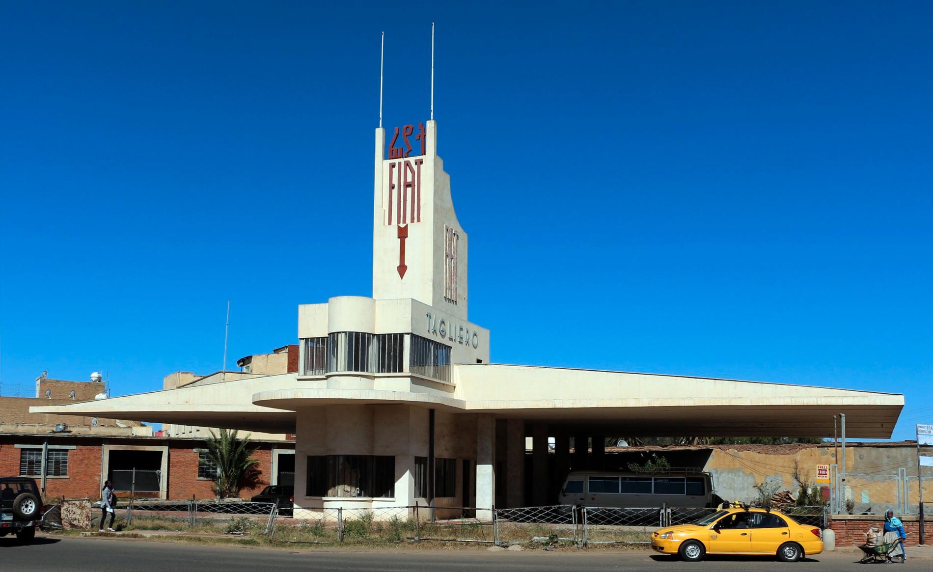 Bensinmacken Fiat Tagliero Building i Asmara, i futuristisk stil. 