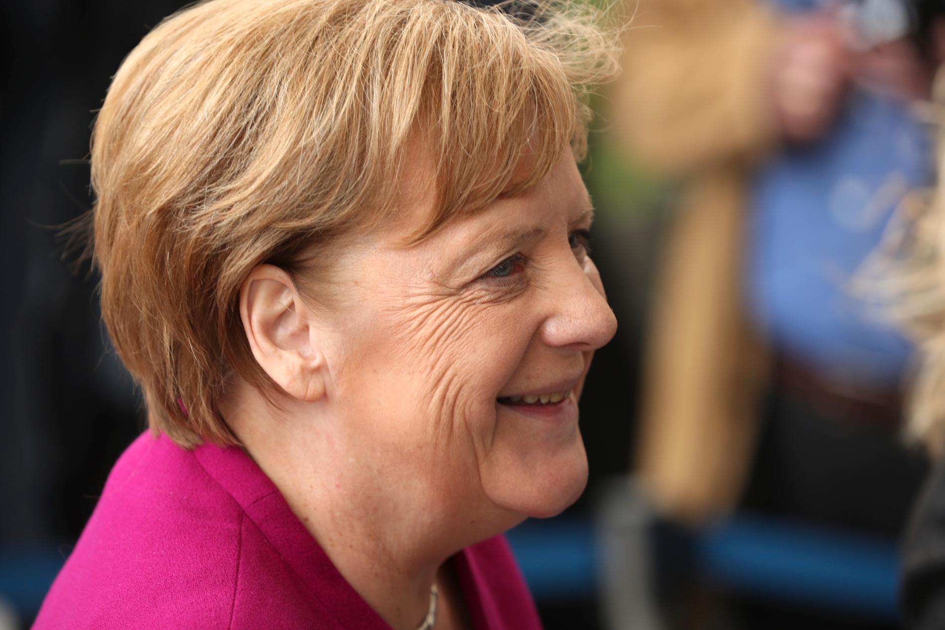 Tysklands förbundskansler Angela Merkel stöder landsmannen Manfred Weber i kampen om vem som ska bli ny ordförande för EU-kommissionen.