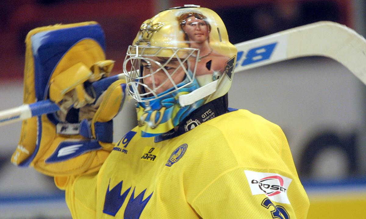 Stefan Liv under en match med landslaget i Sweden Hockey Games 2001.