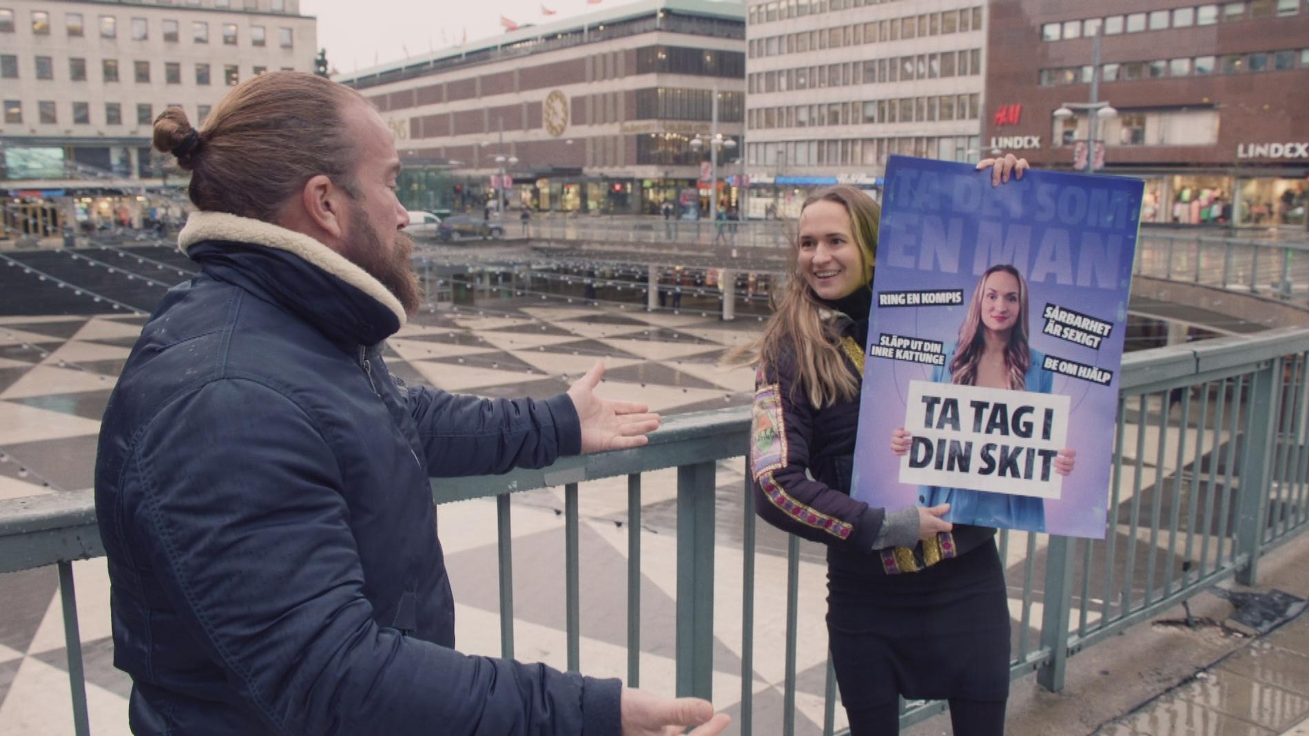 Jan Emanuel Johansson och Bianca Kronlöf i ”Ta det som en man”.
