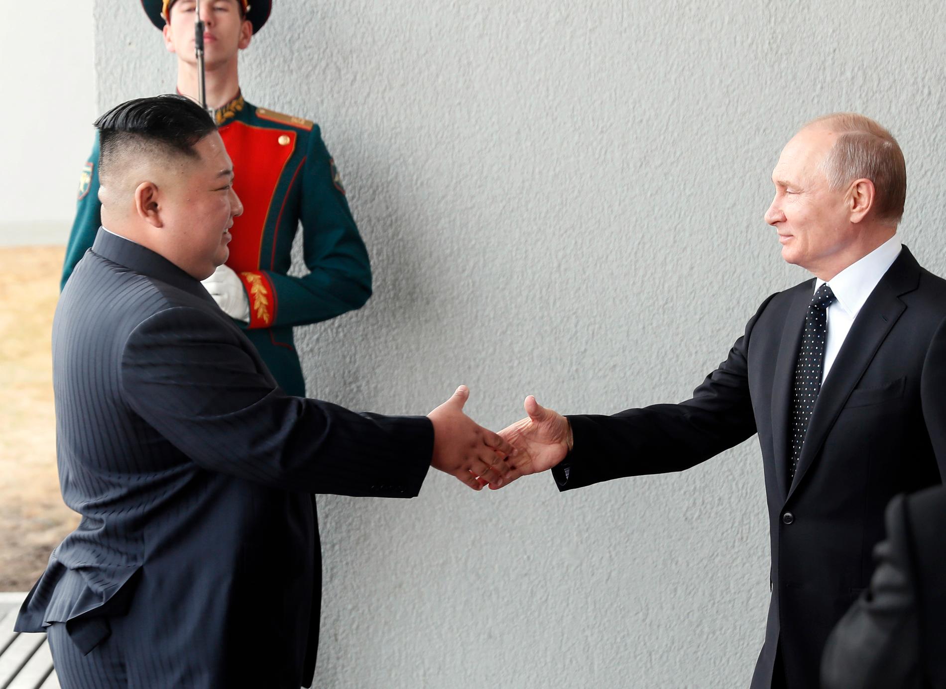 Mötet mellan de två ledarna kommer att följas av större samtal med fler representanter från både Ryssland och Nordkorea.