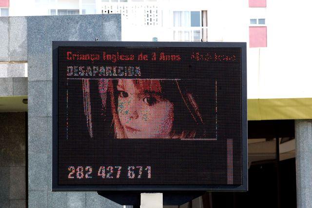 Den brittiska 3-åriga flickan Madeleine McCann kidnappades från semesterorten Praia da Luz i maj 2007. 