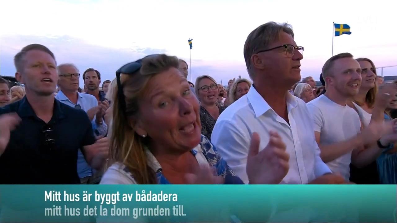 Allsångskonkurrenten från Liseberg. Lotta Engberg, med Soldoktorn Mikael Sandström.