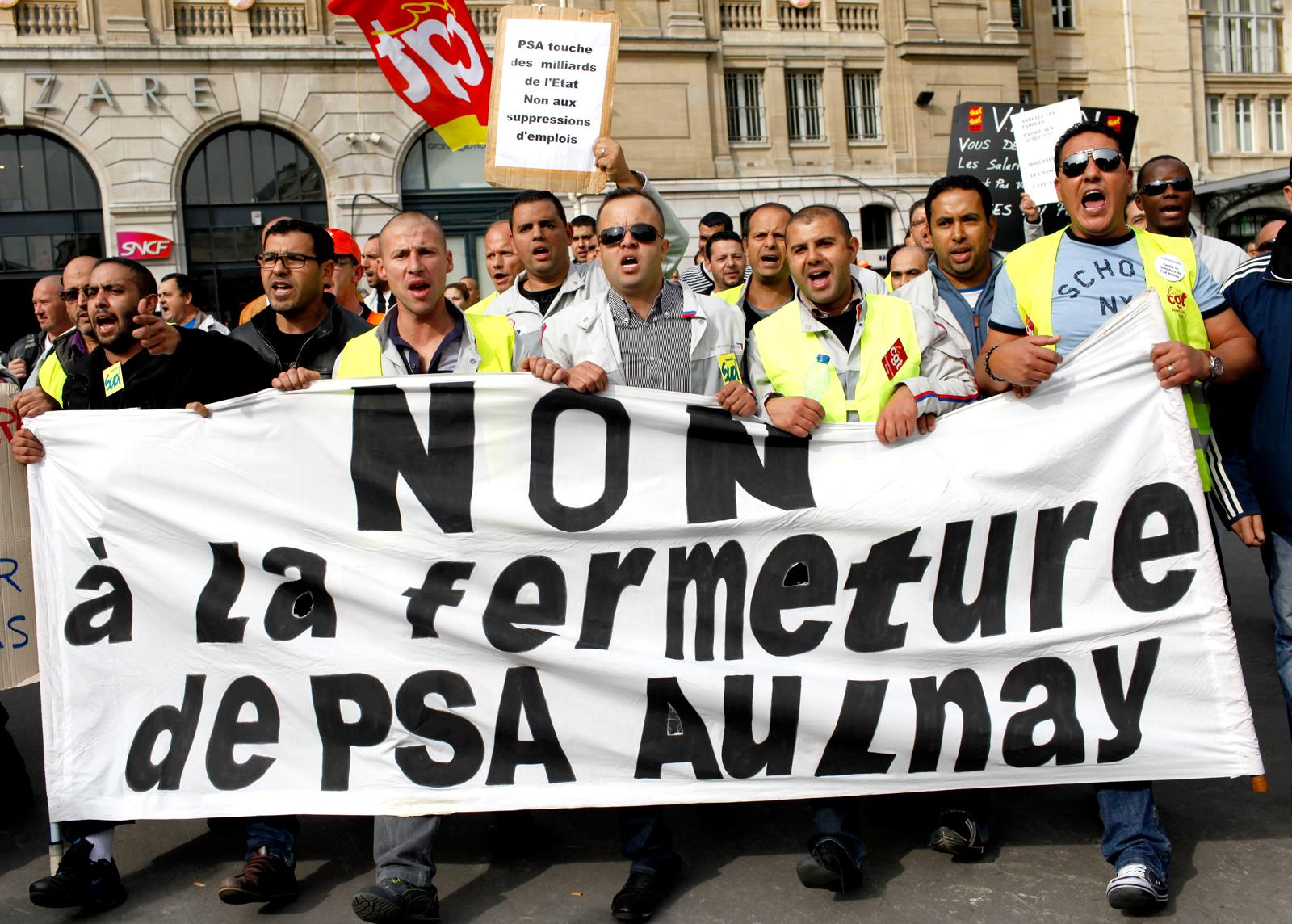 Protester mot nedläggningen av fabriken i Aulnay. Foto: SCANPIX