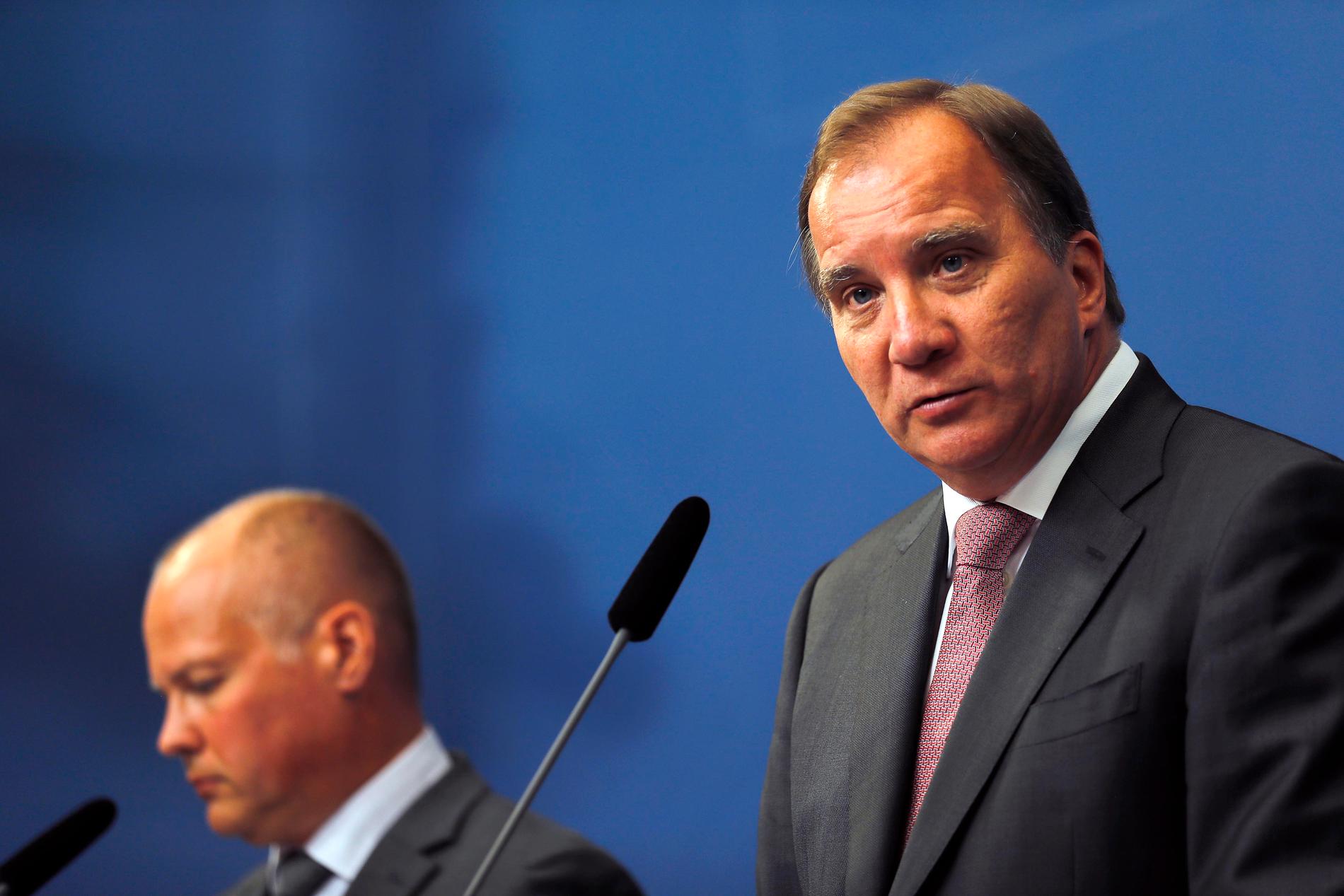 Statsminister Stefan Löfven vädjade till folket att sluta grilla under en pressträff med justitie- och inrikesminister Morgan Johansson. 