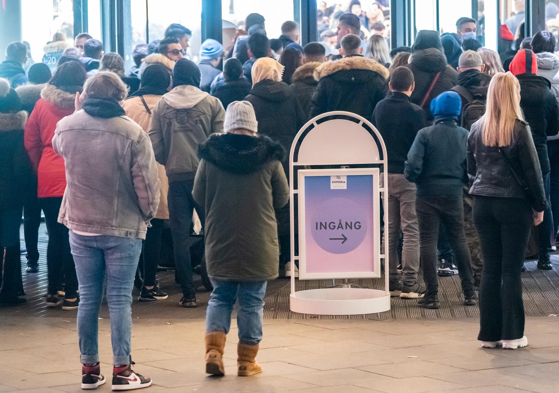Många ville in till Emporia i Malmö och shoppa.