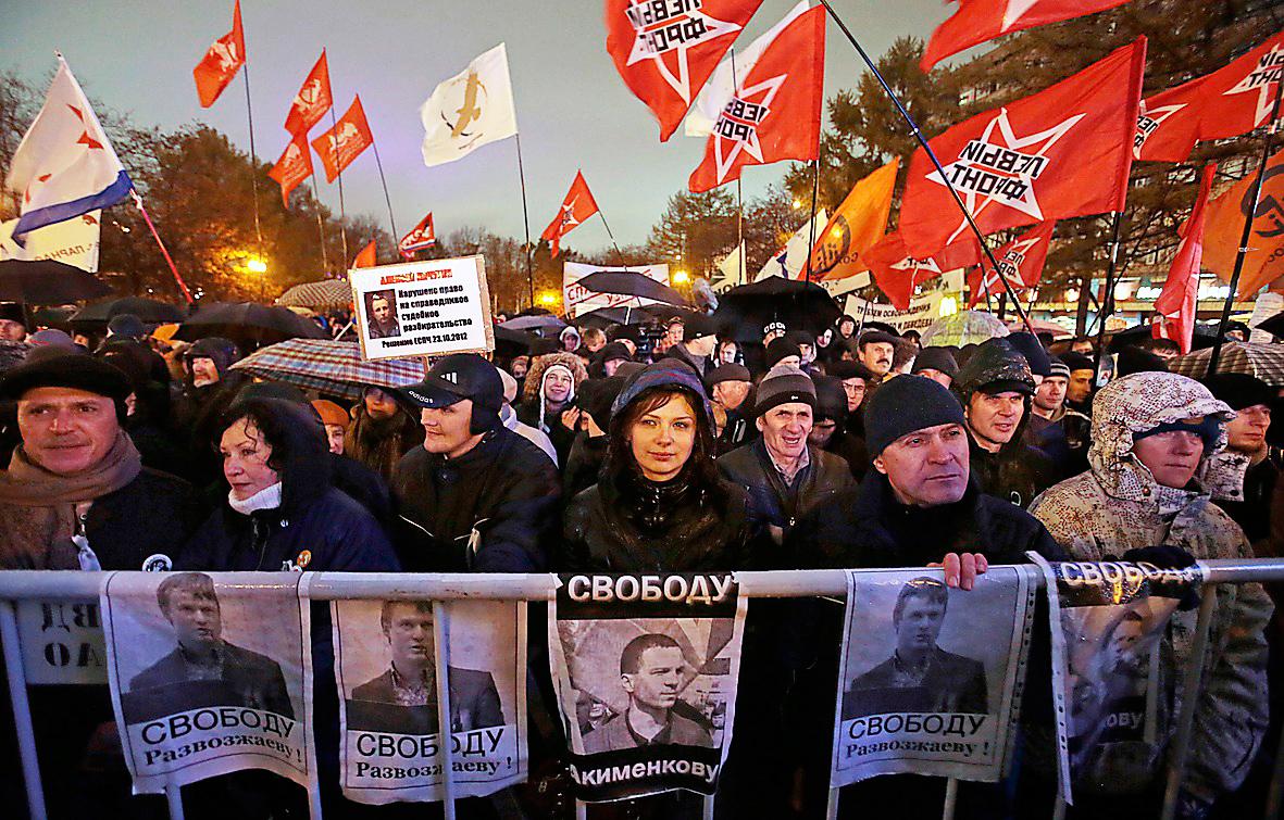 Protesterna krossades Demonstration mot att oppositionella politiker gripits i Moskva 2012. Proteströrelsen krossades av Putinregimen och vänsterns ledare fängslades eller tvingades fly till utlandet. Foto: AP