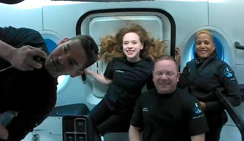 Jared Isaacman, Hayley Arceneaux, Chris Sembroski och Sian Proctor svävar fritt i rymden. Nu har kvartetten landat på jorden.