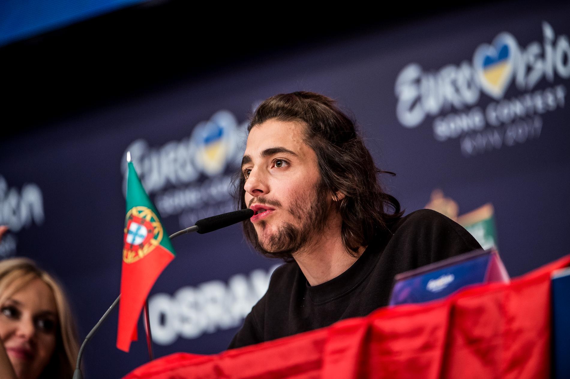 Portugals Gabriel Sobral på presskonferensen efter semifinalen i Eurovision song contest.