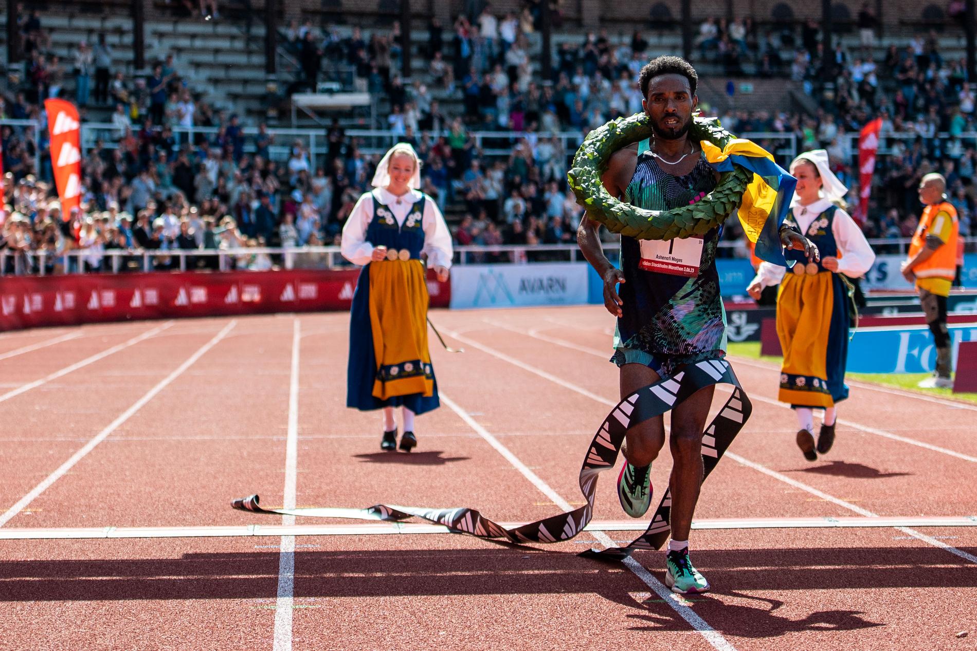 Vinnaren av Stockholm Marathon, Ashenafi Moges, sprang på 2 timmar, 10 minuter och 32 sekunder.