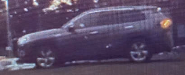 Den gråa Toyotan som hittades utbränd i Skärholmen.