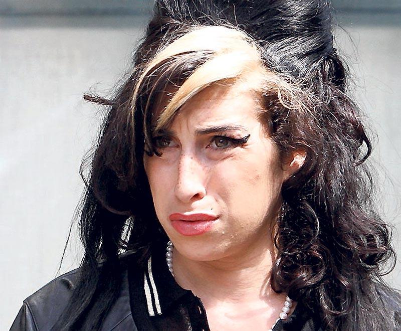 Amy Winehouse fick läkarvård i julhelgen. Hon ska inte ha druckit eller tagit droger.