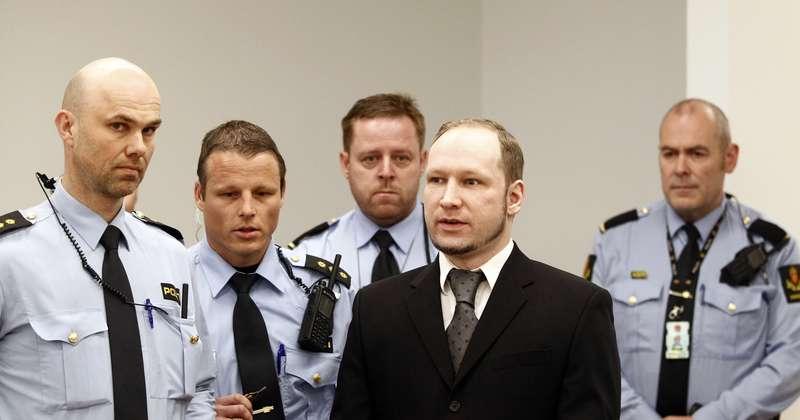 Kämpar för att inte hamna på Mentalsjukhus Anders Behring Breivik kommer aldrig att släppas fri – oavsett om han får fängelse ­eller vård. Ändå gör han allt för att framstå som rationell, fullt kapabel och kort sagt inte det minsta tokig.