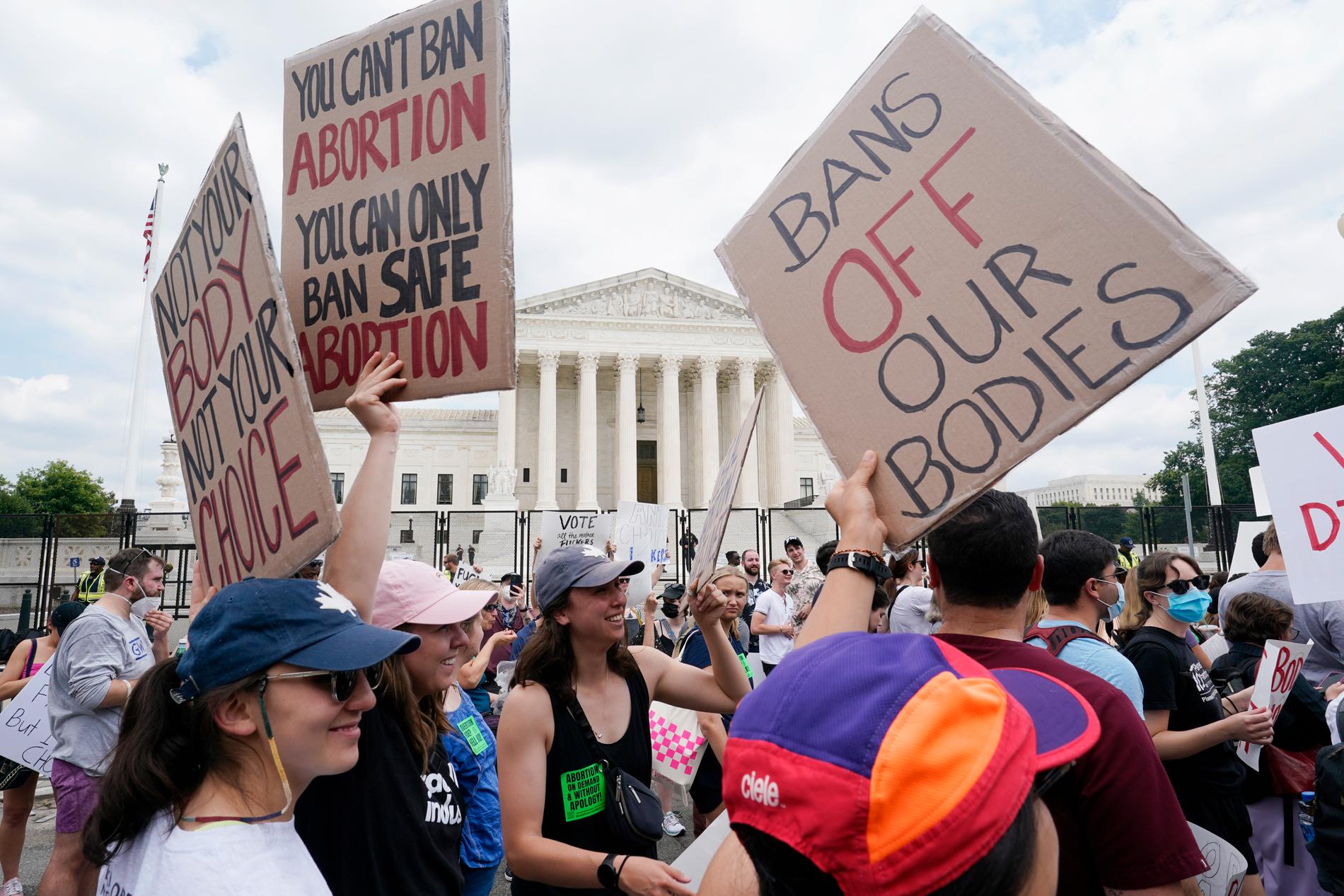 Aborträttsanhängare demonstrerar utanför Högsta domstolen i Washington DC.