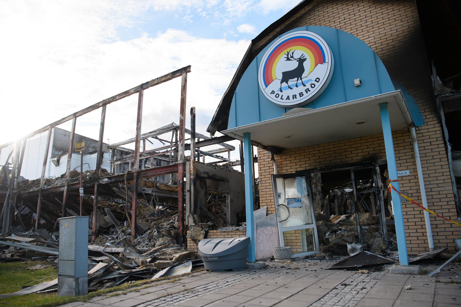 Den av en brand förstörda Polarfabriken i Älvsbyn.
