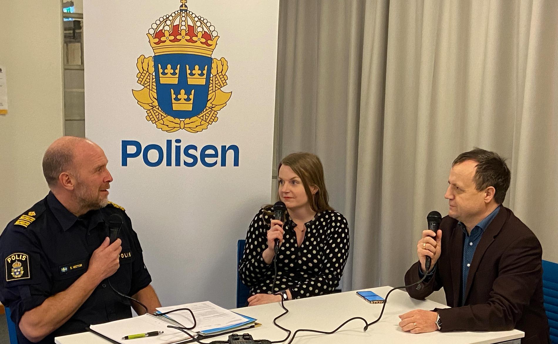 Stefan Hector samtalar med Amanda Wollstad, Johan Wiktorin och Anders Lindberg på gamla polishuset på Kungsholmen