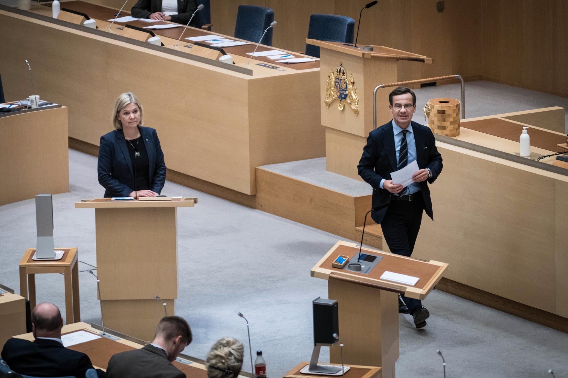 Magdalena Andersson och Ulf Kristersson under onsdagens partiledardebatt i riksdagen.