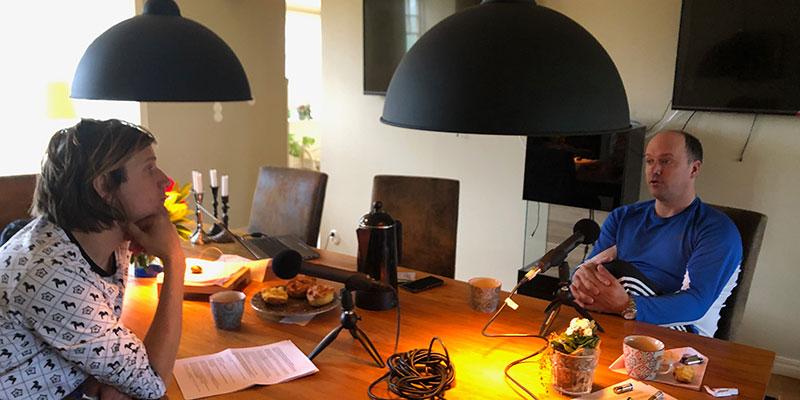 Matteus Lillieborg och Robert Bergh vid inspelningen av den rörande podcasten.