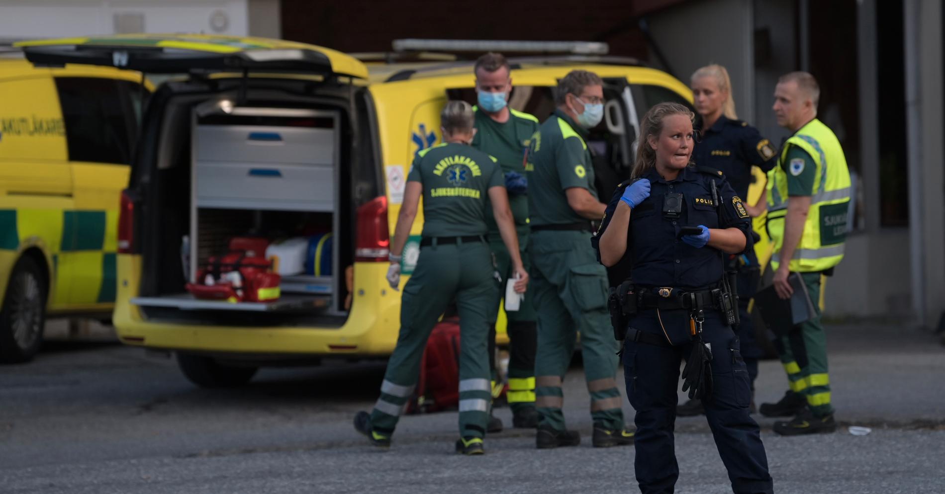 Två barn vårdas på sjukhus efter skjutningen. Skadorna ska inte vara livshotande.