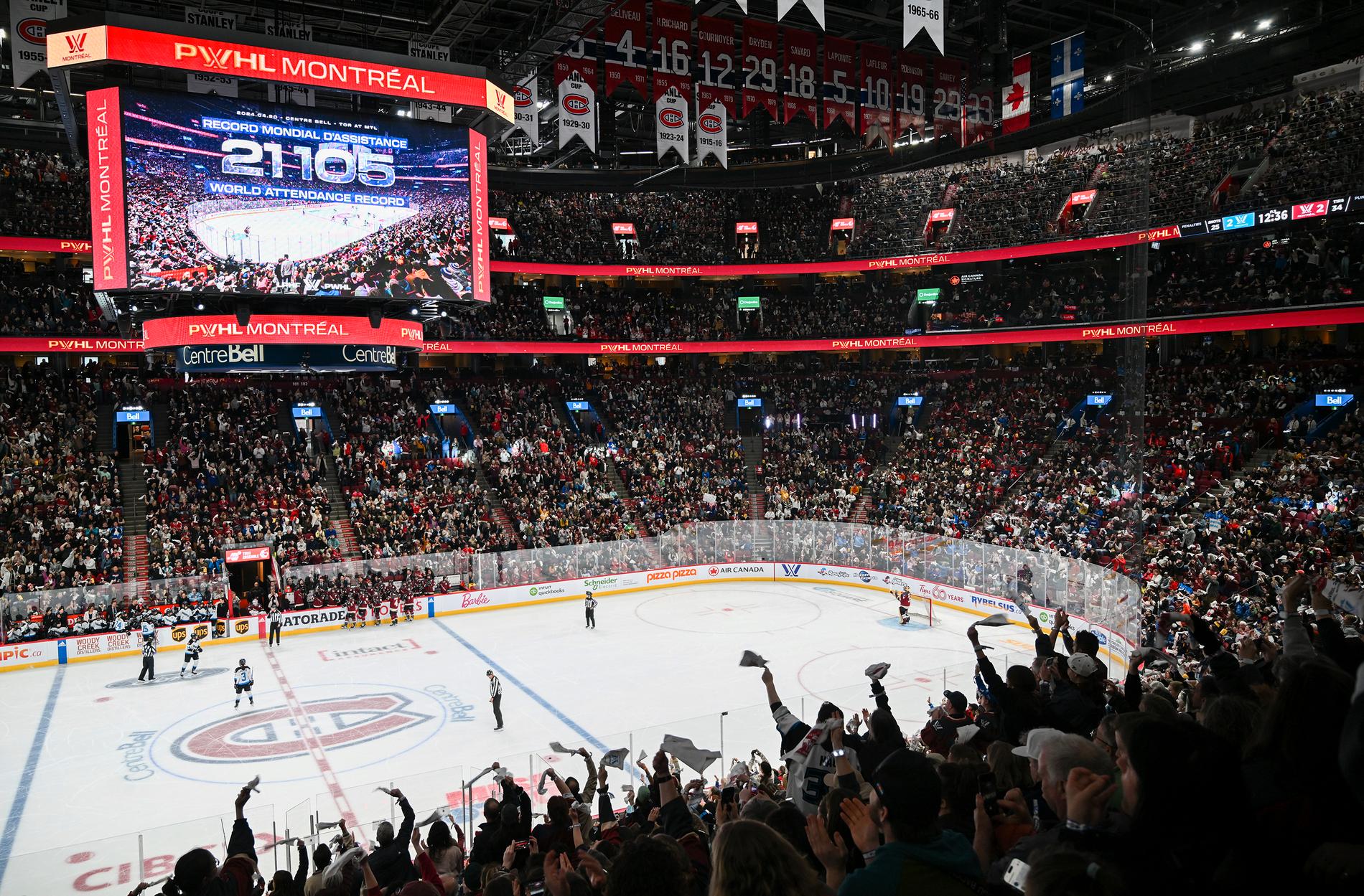 Det kom 21 105 åskådare till Bell Center i mötet mellan Montreal och Toronto i PWHL – nytt världsrekord för damhockey.