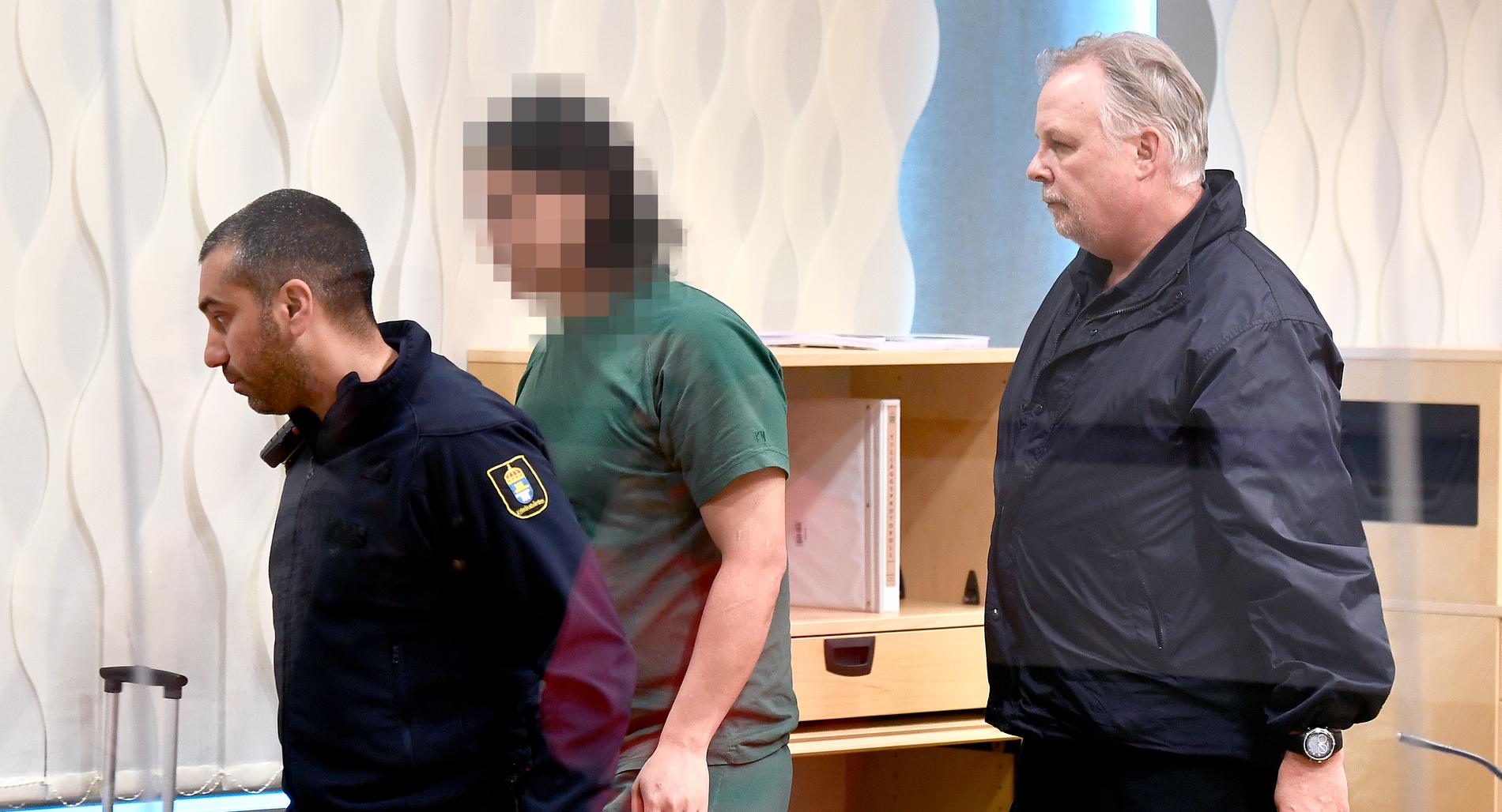 Rättegången om sommarstugemorden i Arboga på onsdagen. Den 42-åriga kvinnan och hennes tidigare pojkvän (bilden) är åtalade för mord och mordförsök.