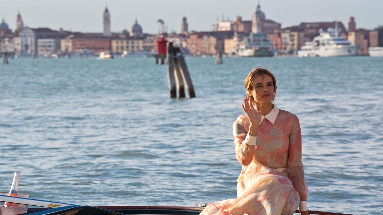 Filmfestivalen i Venedig hålls på ön Lido i lagunen utanför själva stan, som bildar en vacker bakgrund på andra sidan vattnet.