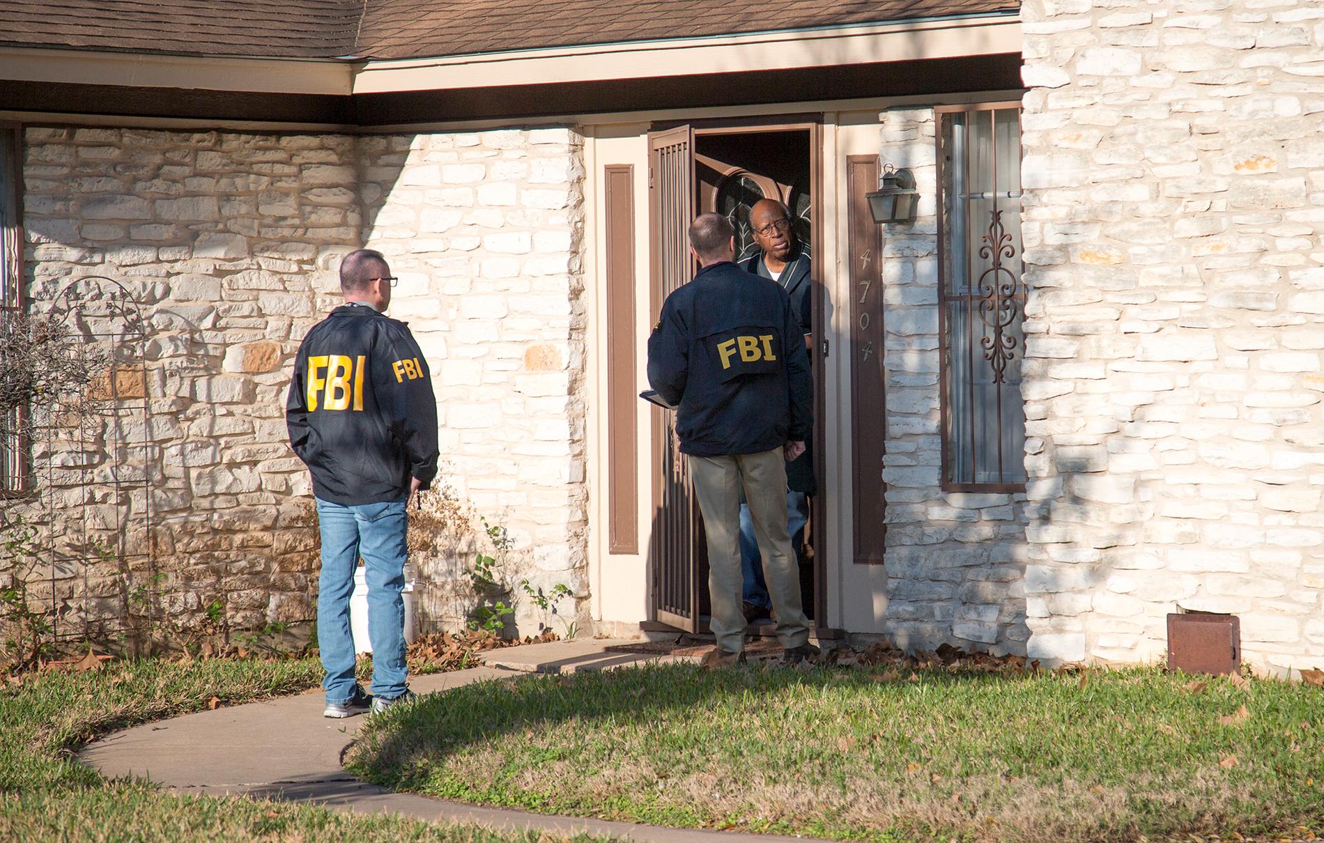 FBI genomförde förhör med boende i området efter explosionen.