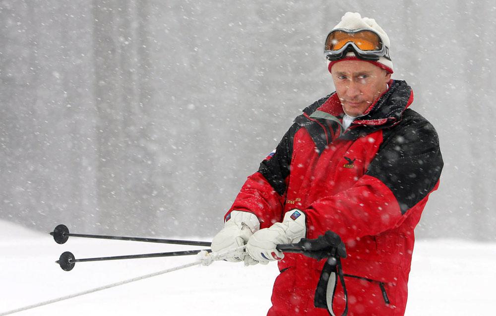 Putin åker skidor i Sochi vid Svarta havet.